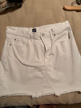 GAP Cream Denim Frayed Hem Mini Skirt